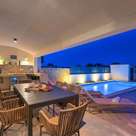 Apartment Zala With Private Pool Ližnjan Εξωτερικό φωτογραφία