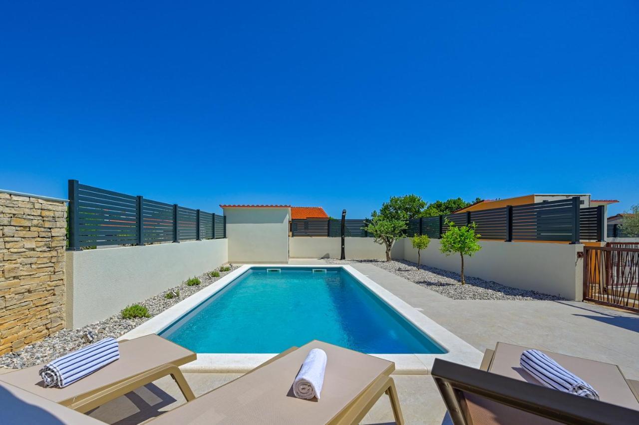 Apartment Zala With Private Pool Ližnjan Εξωτερικό φωτογραφία