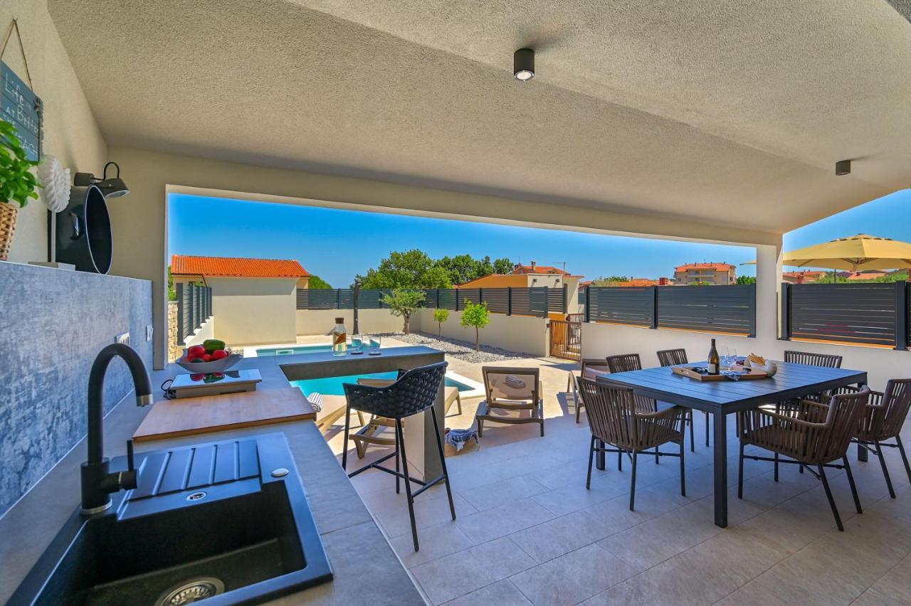 Apartment Zala With Private Pool Ližnjan Εξωτερικό φωτογραφία