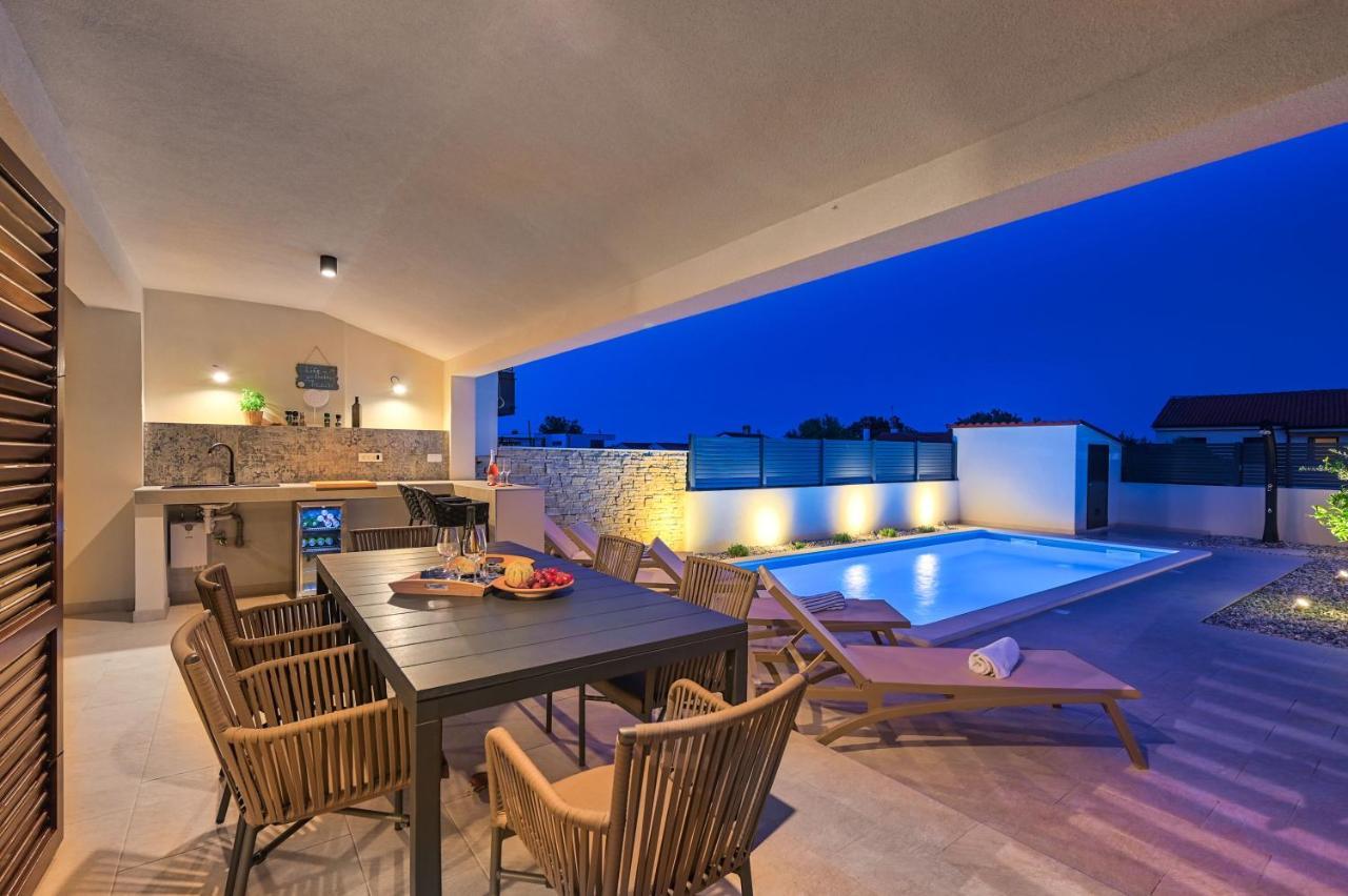 Apartment Zala With Private Pool Ližnjan Εξωτερικό φωτογραφία
